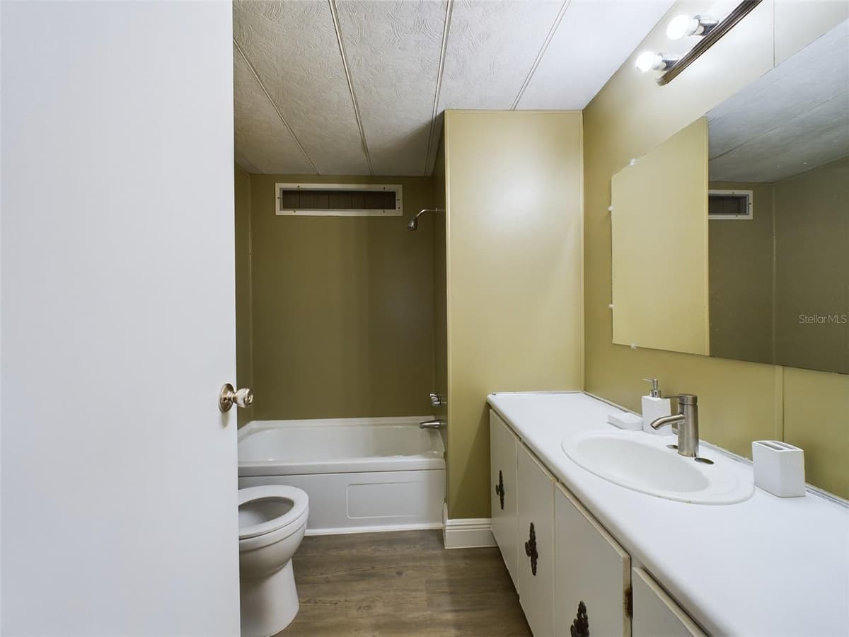 3502 DELAWARE AVENUE — photo 17 of 34