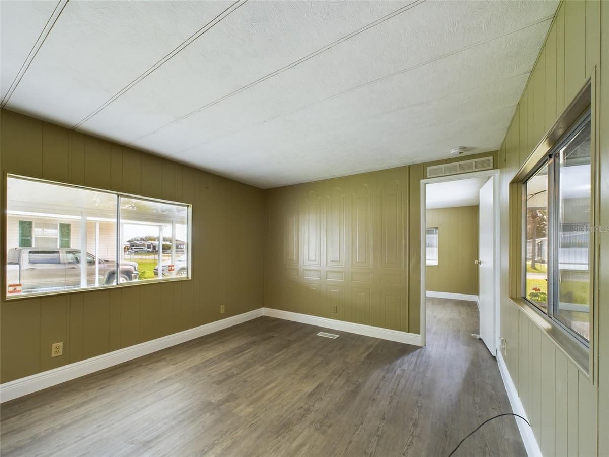 3502 DELAWARE AVENUE — photo 8 of 34