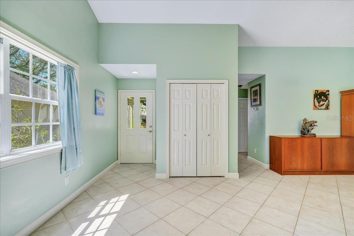 53 BRISTOL LANE — photo 4 of 30