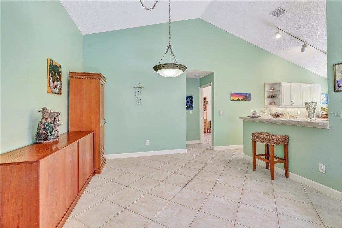 53 BRISTOL LANE — photo 9 of 30