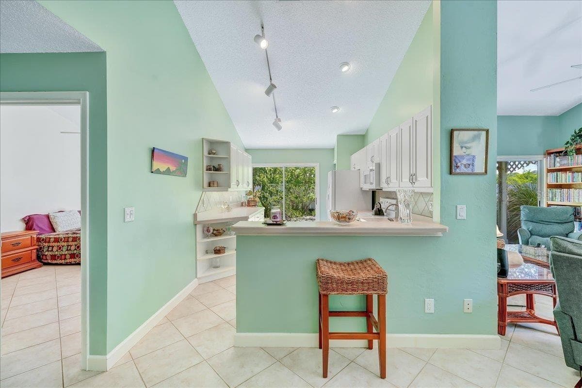 53 BRISTOL LANE — photo 11 of 30