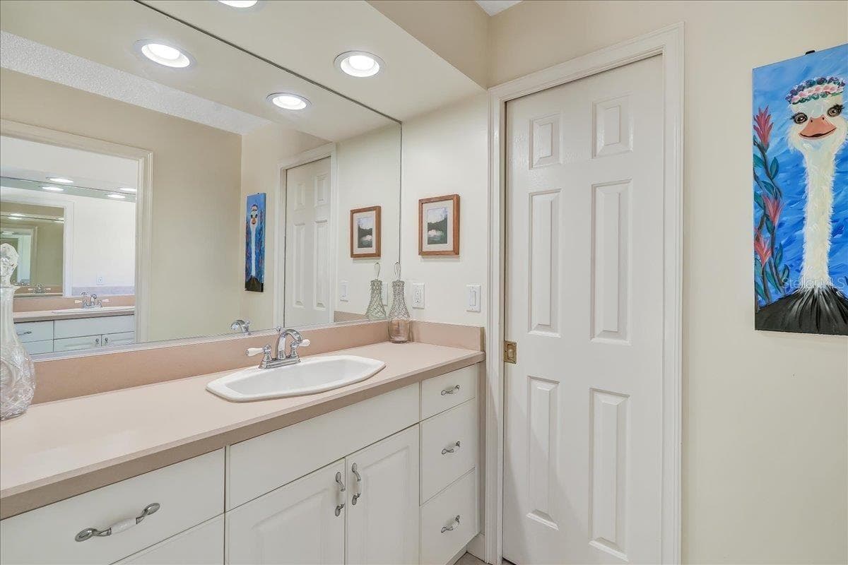 53 BRISTOL LANE — photo 16 of 30