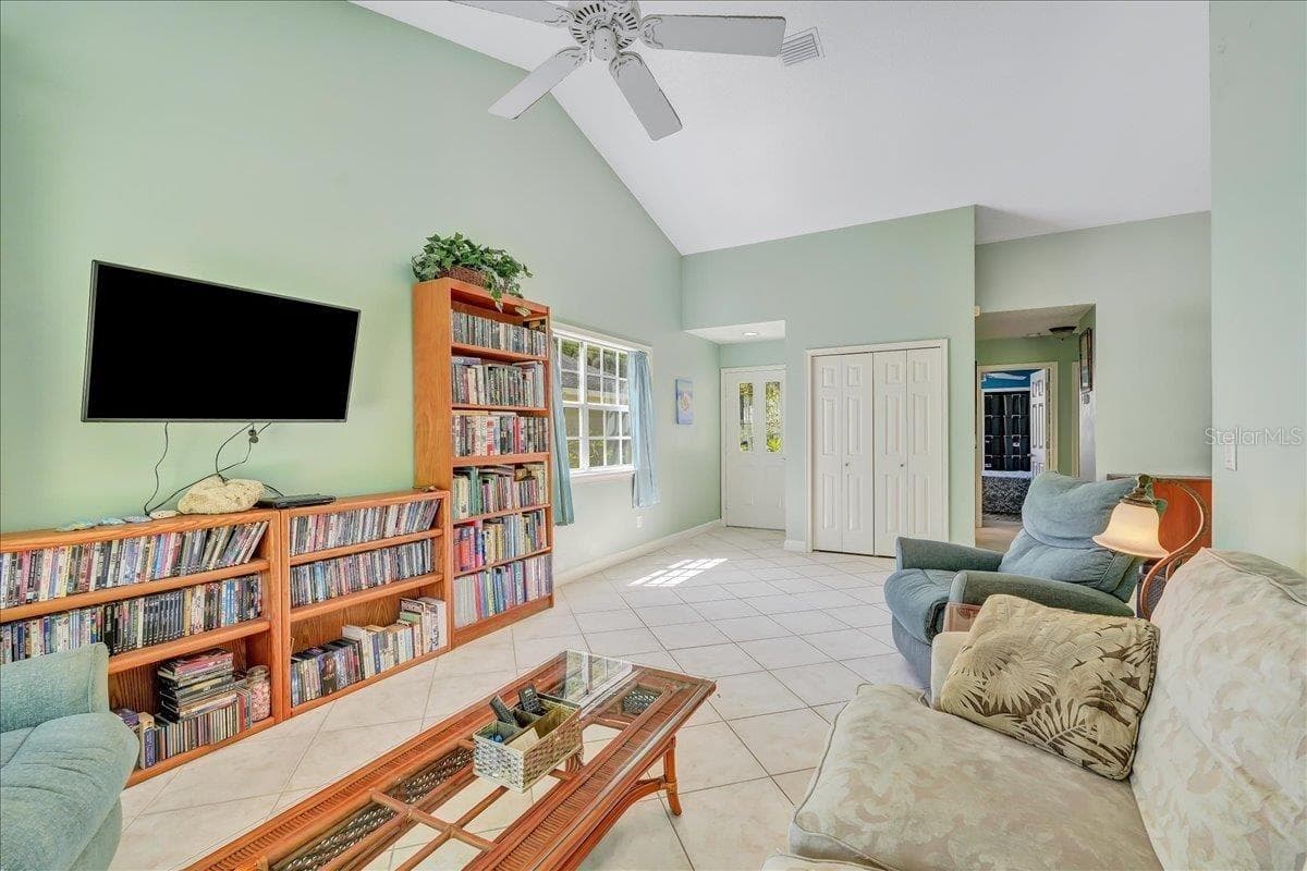 53 BRISTOL LANE — photo 6 of 30