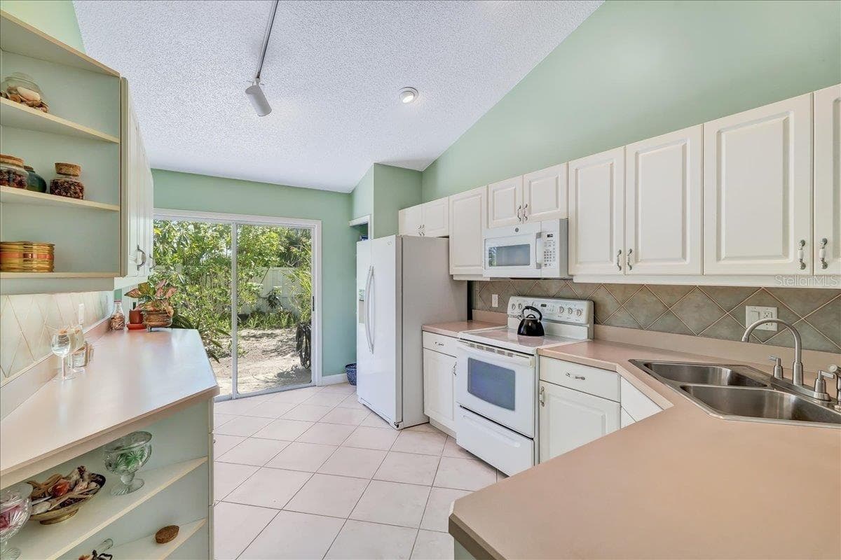 53 BRISTOL LANE — photo 12 of 30