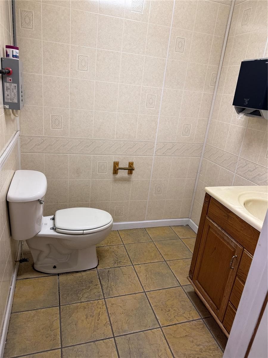 195 WENDELL AVENUE — photo 18 of 21