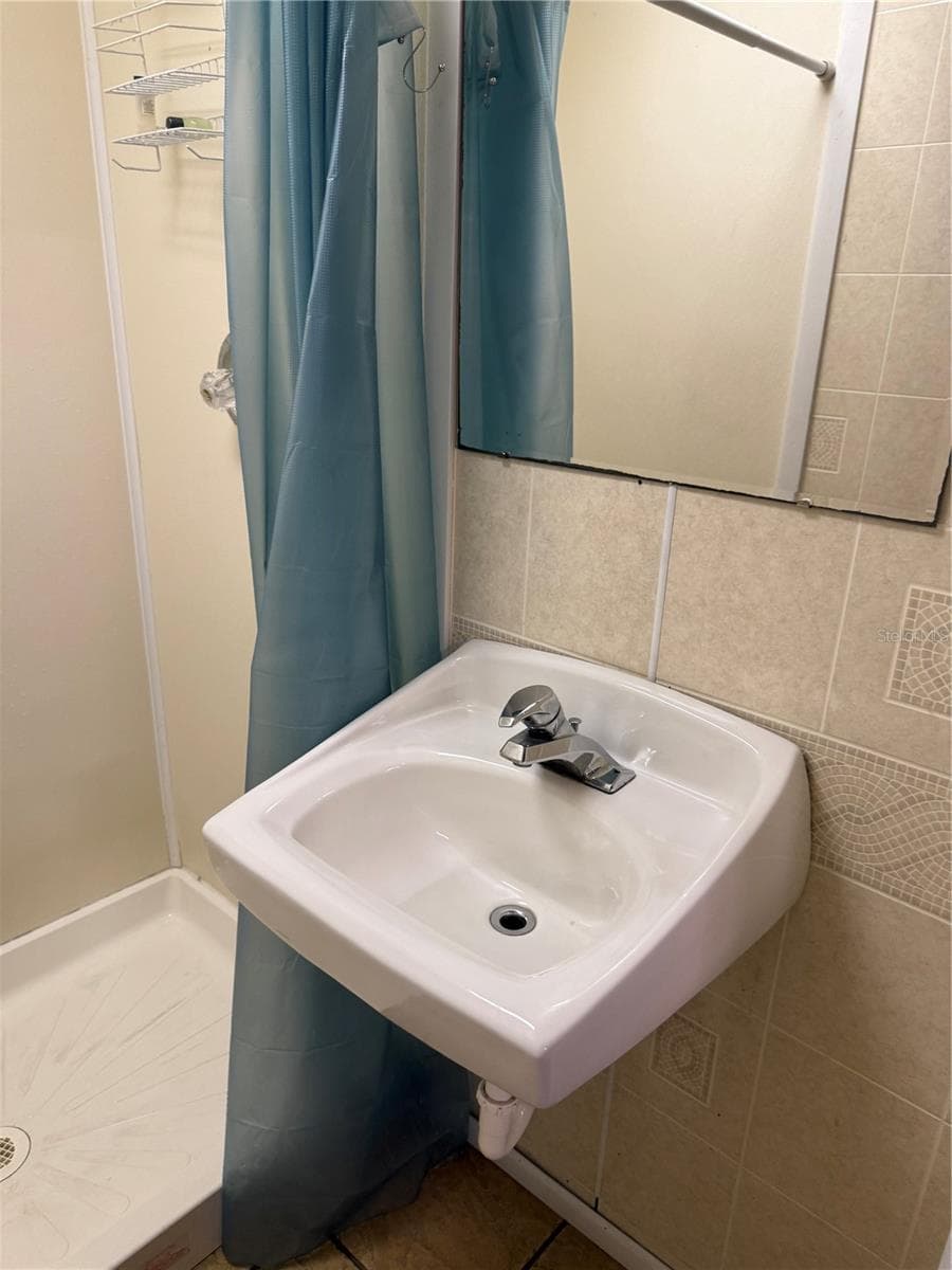 195 WENDELL AVENUE — photo 14 of 21