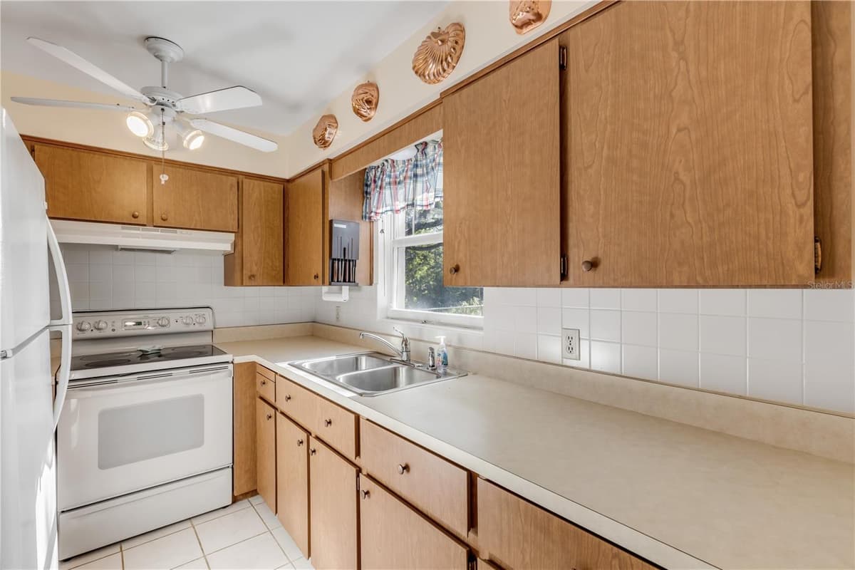 535 PENINSULA AVENUE — photo 23 of 79