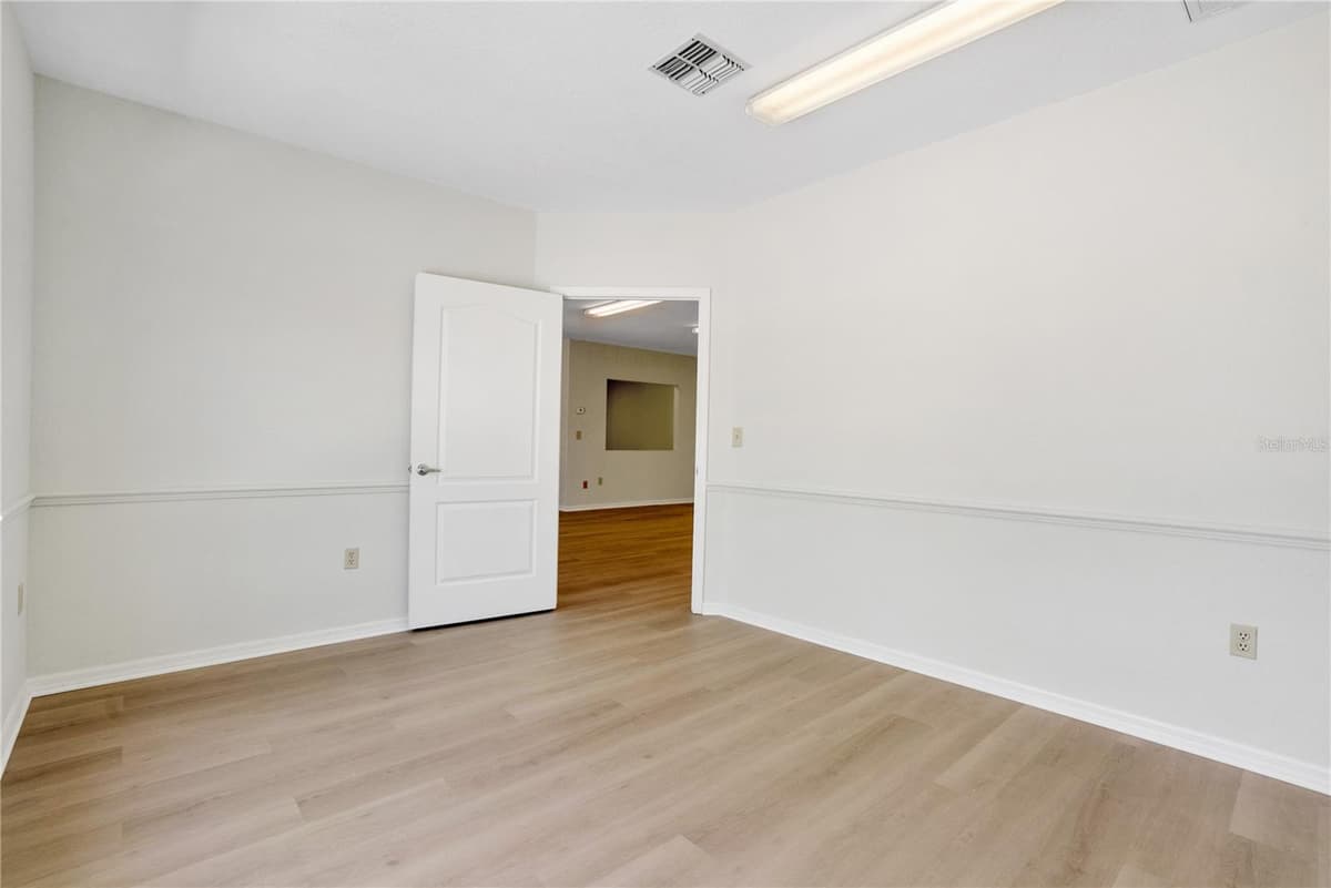 3248 COMMERCIAL WAY — photo 9 of 44