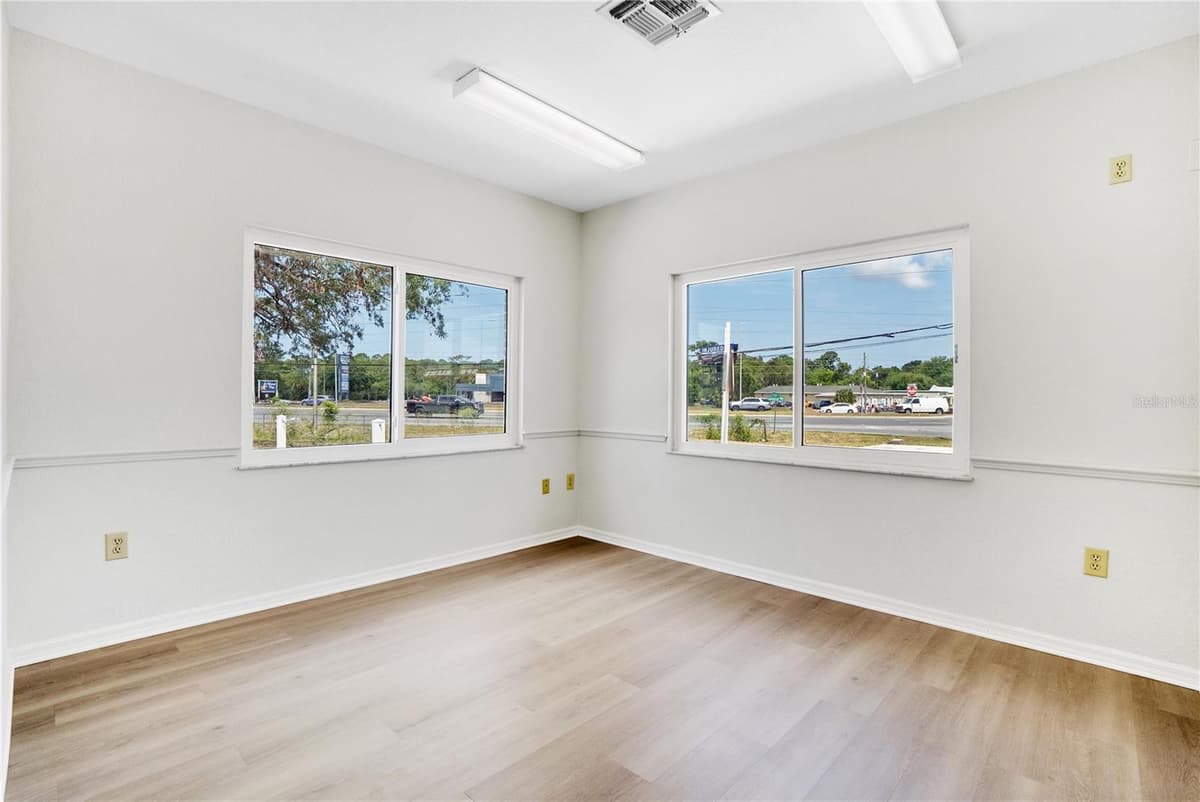 3248 COMMERCIAL WAY — photo 23 of 44