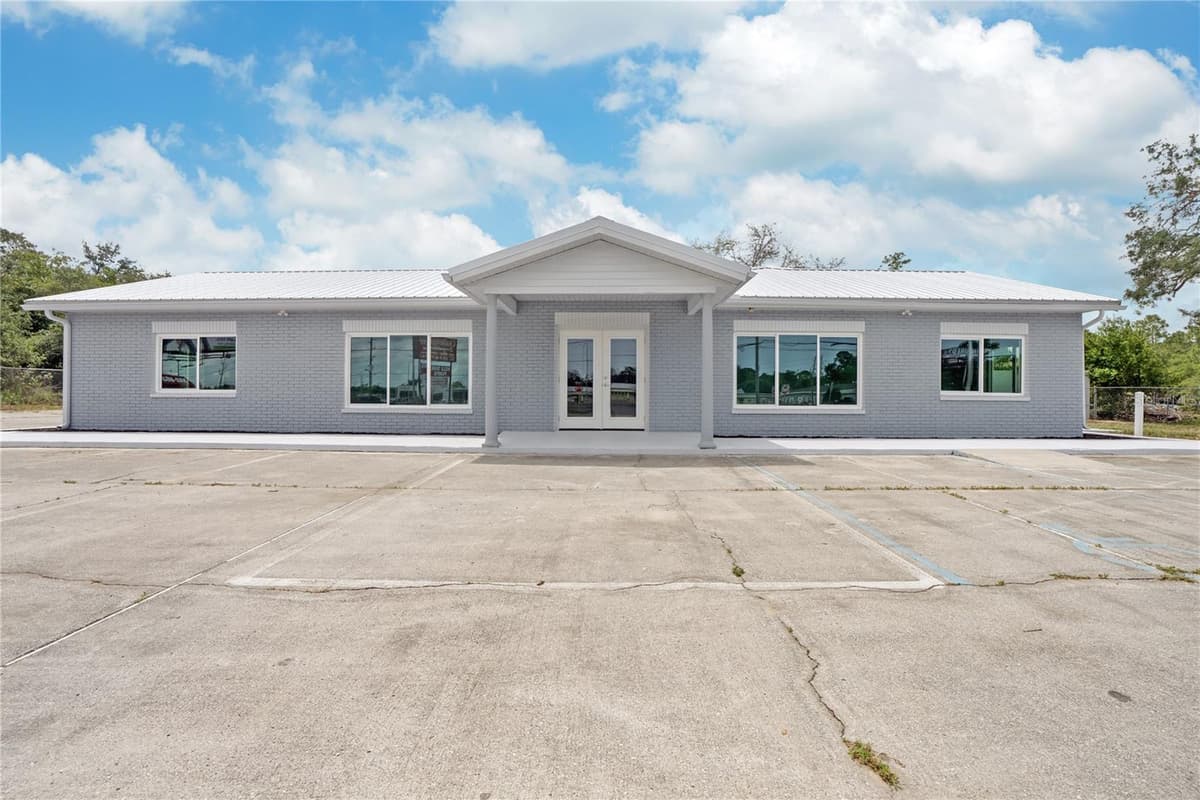 3248 COMMERCIAL WAY — photo 1 of 44