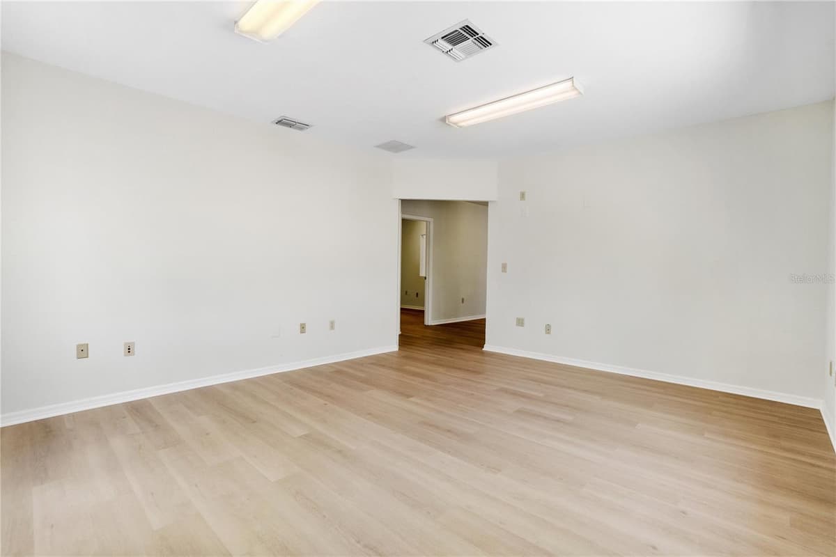 3248 COMMERCIAL WAY — photo 15 of 44