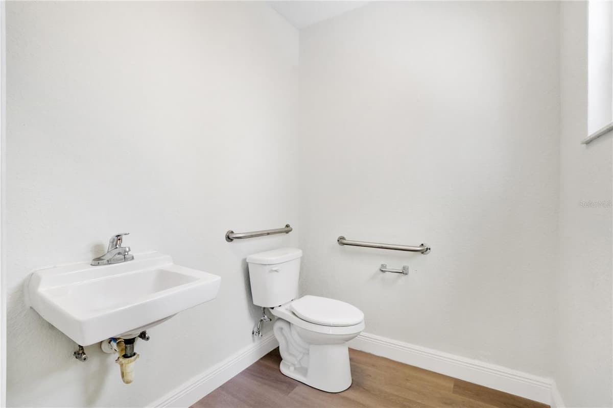 3248 COMMERCIAL WAY — photo 27 of 44