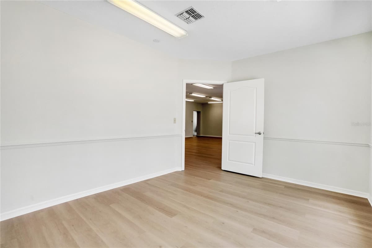 3248 COMMERCIAL WAY — photo 11 of 44
