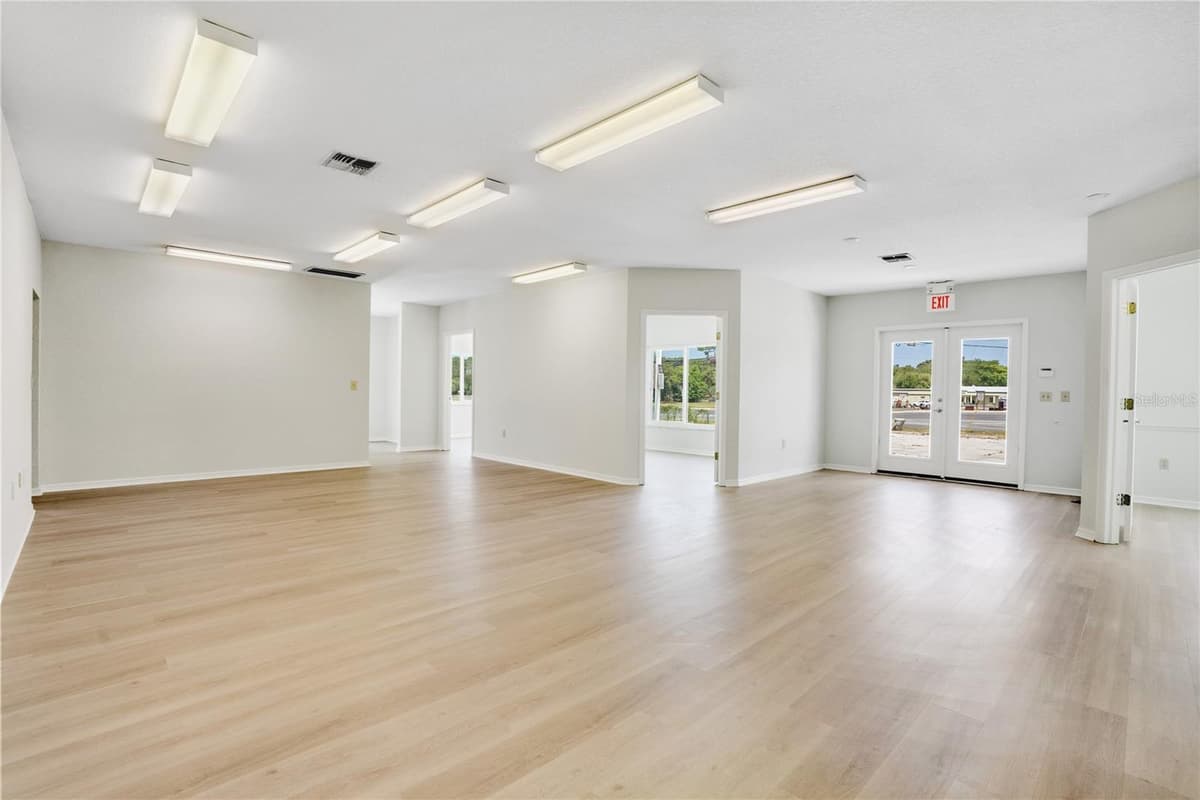 3248 COMMERCIAL WAY — photo 6 of 44