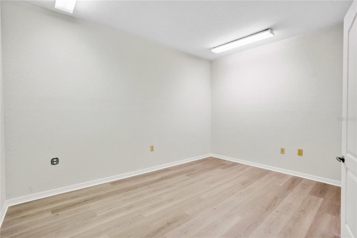3248 COMMERCIAL WAY — photo 31 of 44