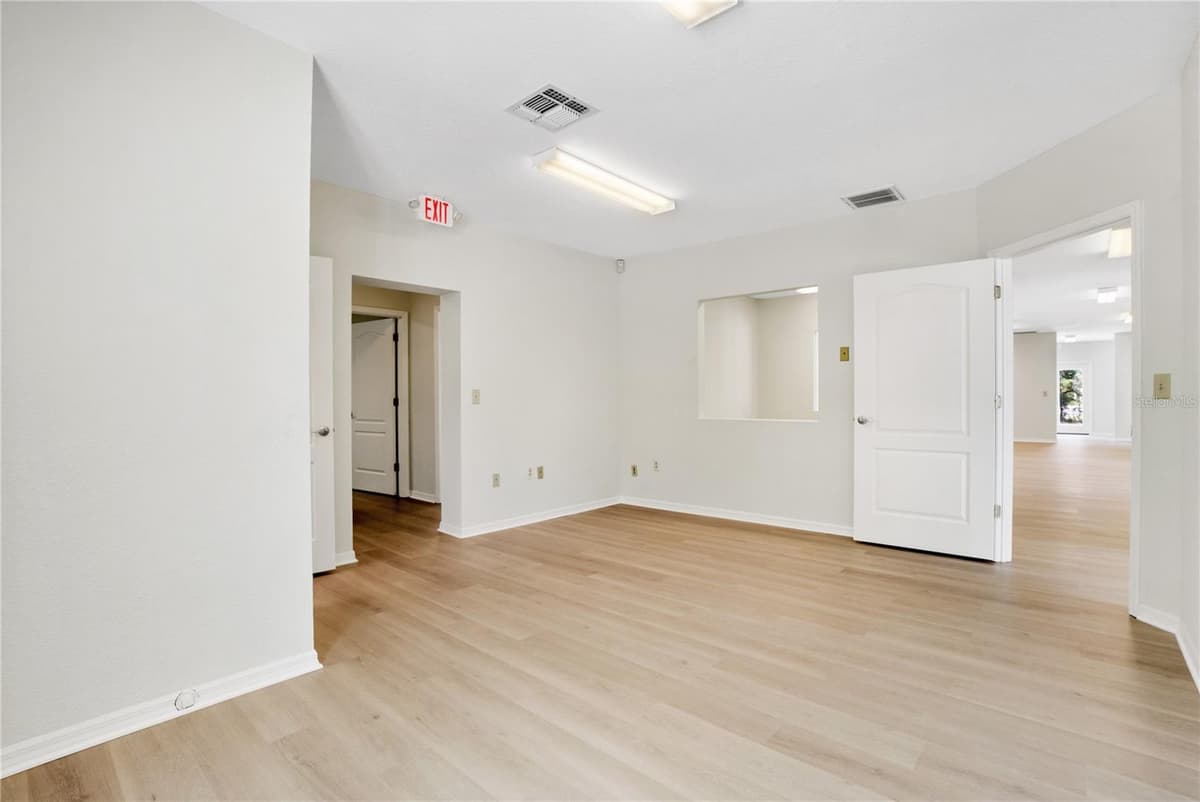 3248 COMMERCIAL WAY — photo 17 of 44