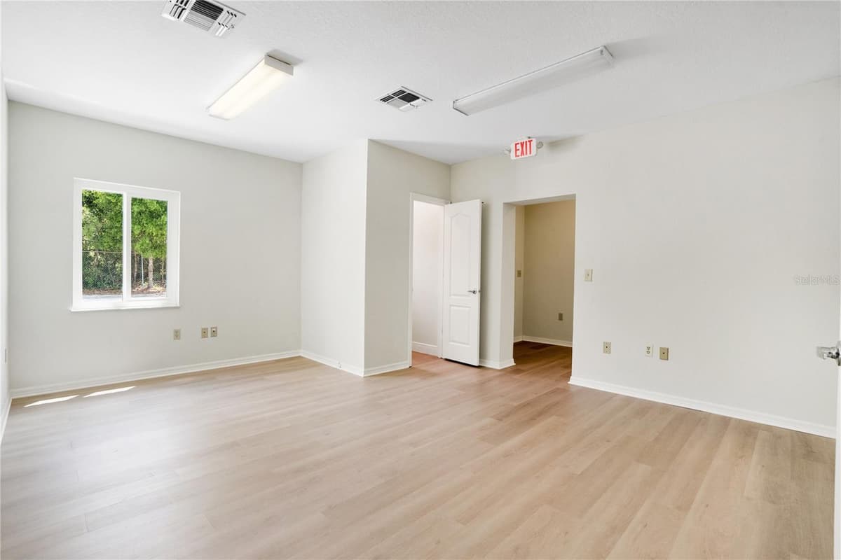 3248 COMMERCIAL WAY — photo 16 of 44