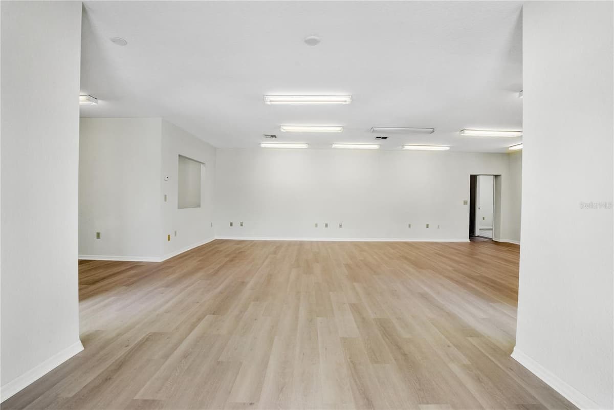 3248 COMMERCIAL WAY — photo 5 of 44