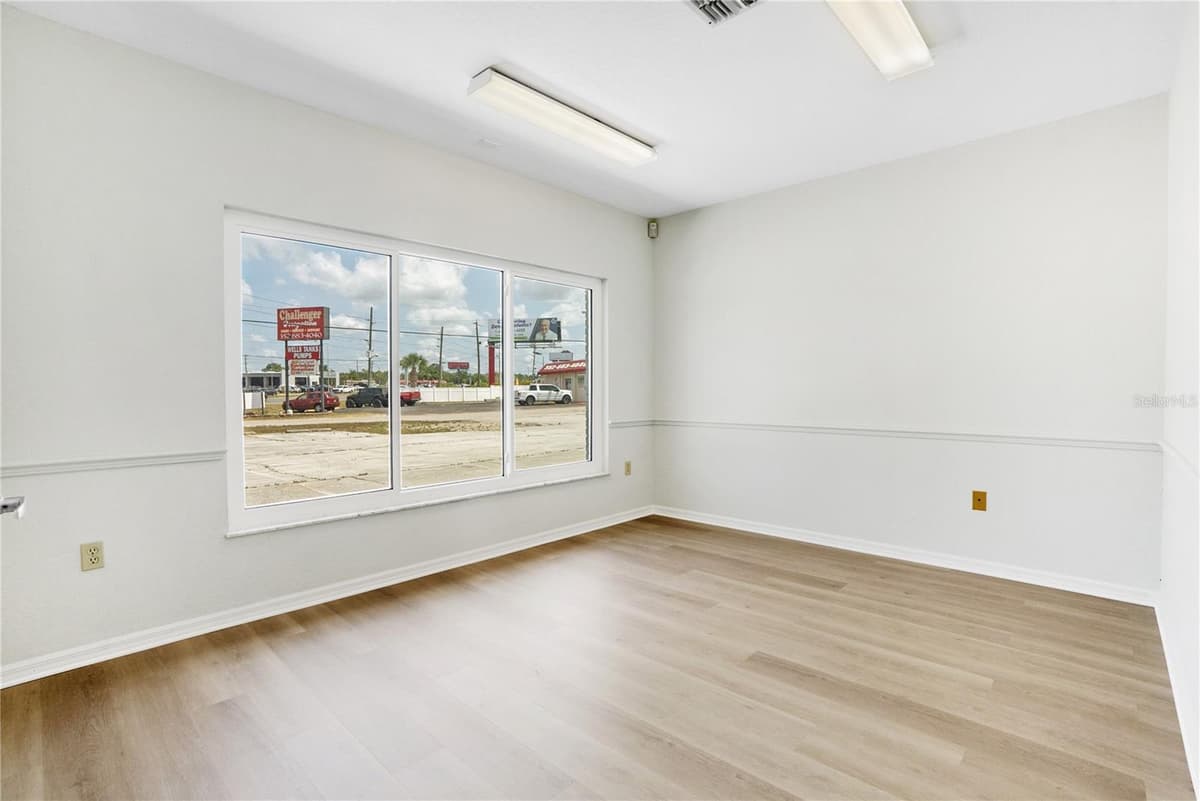 3248 COMMERCIAL WAY — photo 10 of 44
