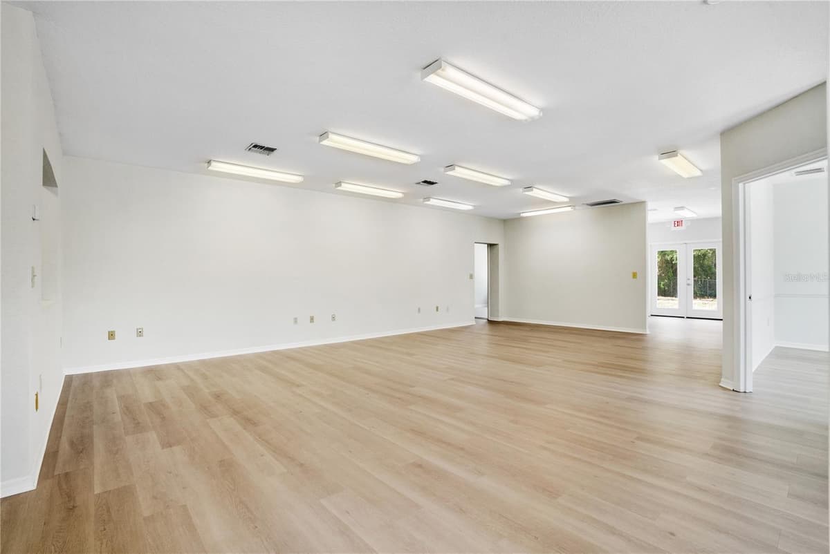 3248 COMMERCIAL WAY — photo 4 of 44