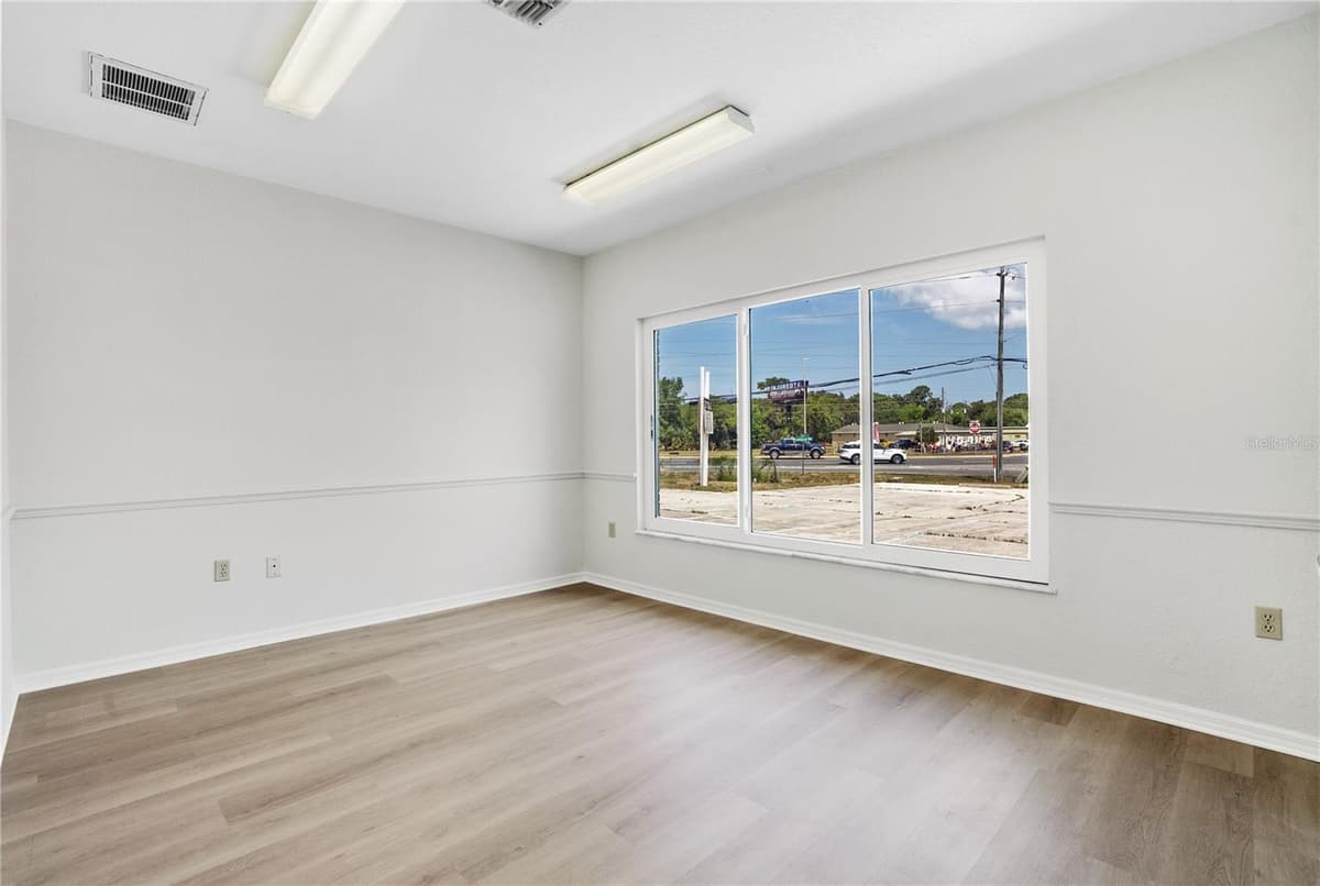 3248 COMMERCIAL WAY — photo 8 of 44