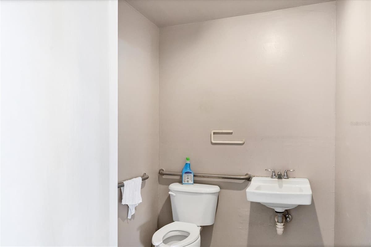 4240 JAMES STREET — photo 25 of 53
