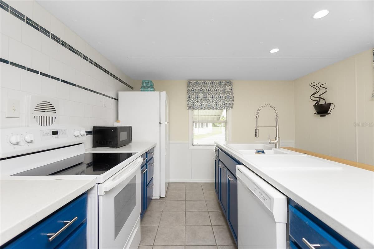 7436 ARBELA STREET — photo 6 of 45