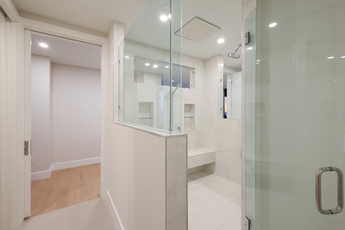 84 AVENIDA VENECCIA — photo 18 of 37
