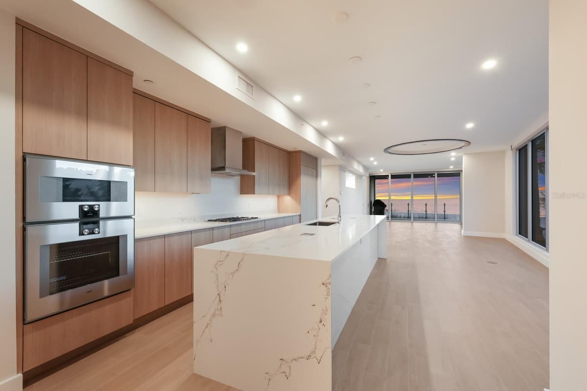 84 AVENIDA VENECCIA — photo 12 of 37
