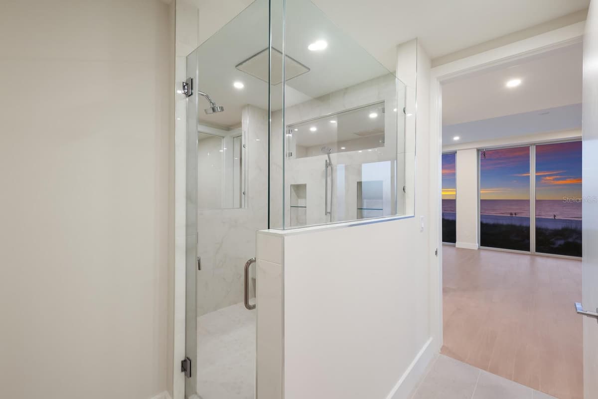 84 AVENIDA VENECCIA — photo 17 of 37