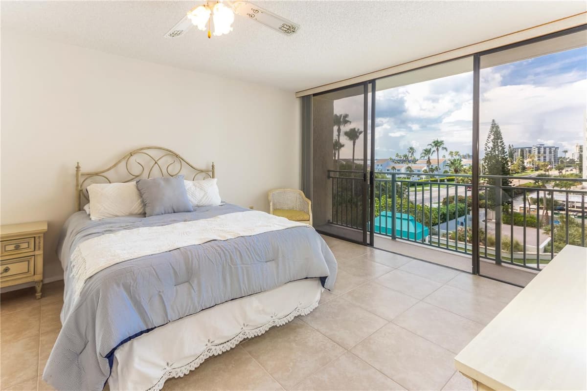 1380 GULF BOULEVARD — photo 46 of 71