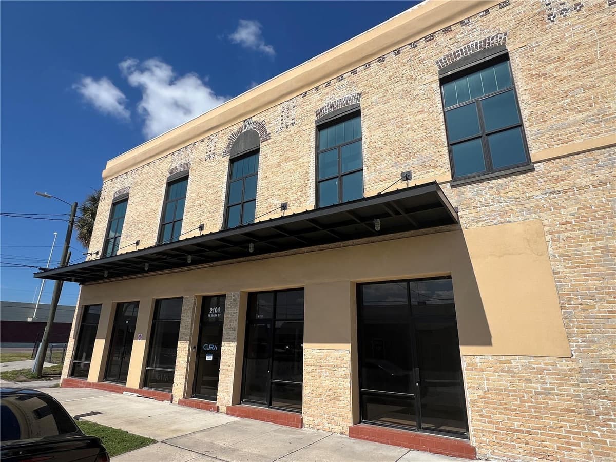 2100 MAIN STREET — photo 4 of 10
