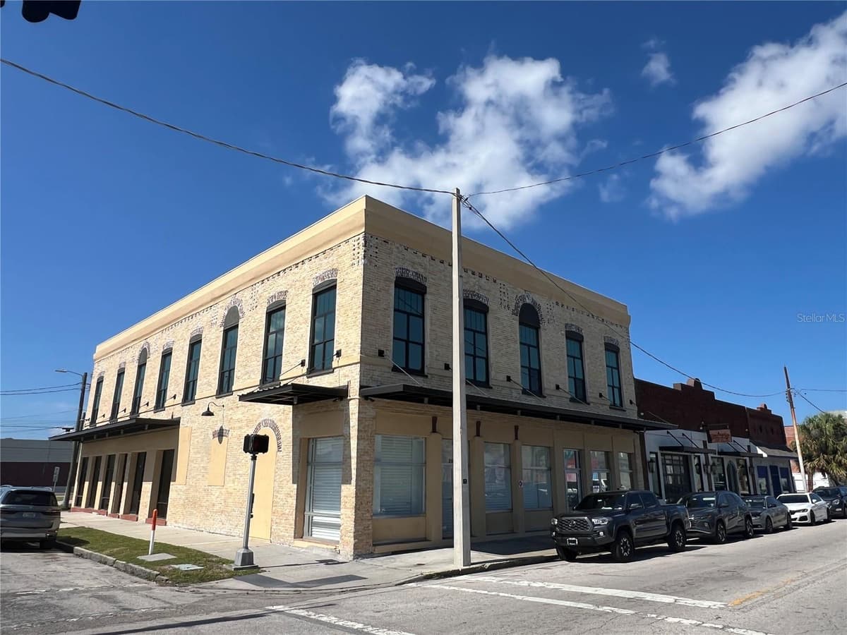 2100 MAIN STREET — photo 7 of 10