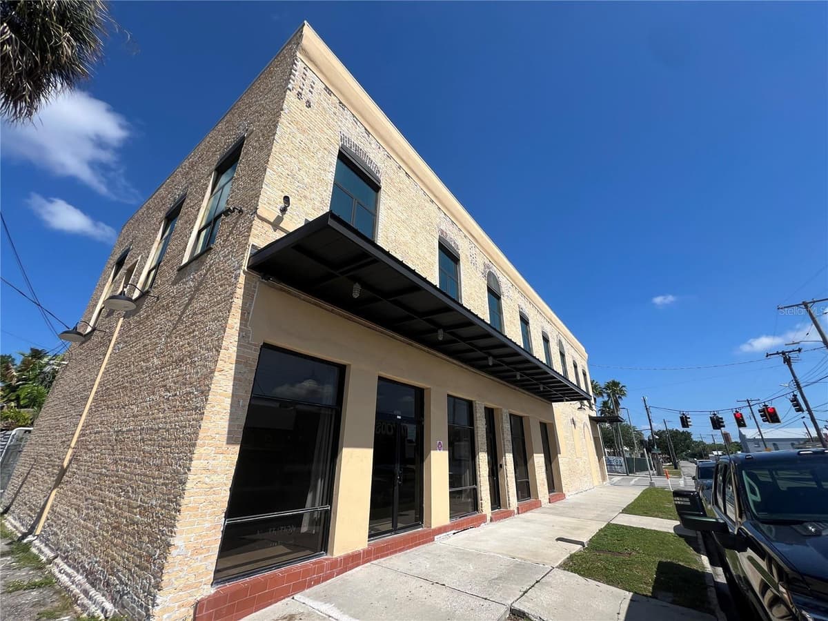 2100 MAIN STREET — photo 5 of 10