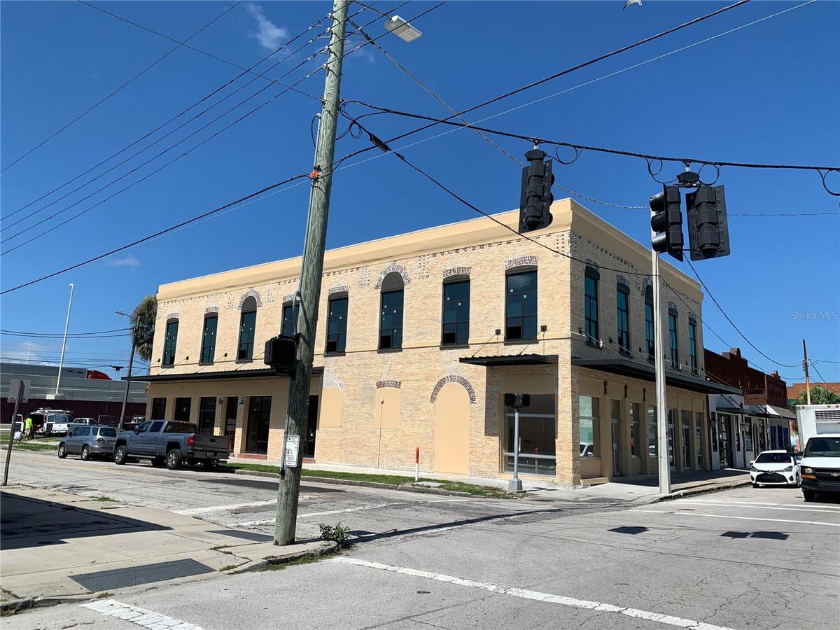 2100 MAIN STREET — photo 2 of 10