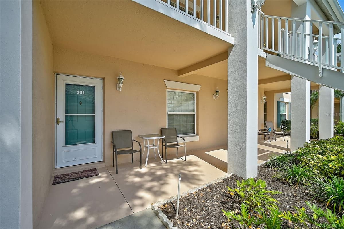 4215 CADDIE DRIVE — photo 3 of 52