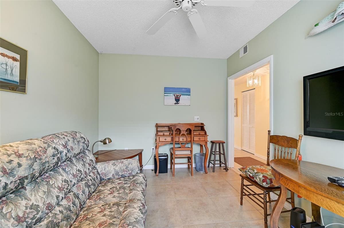4215 CADDIE DRIVE — photo 15 of 52