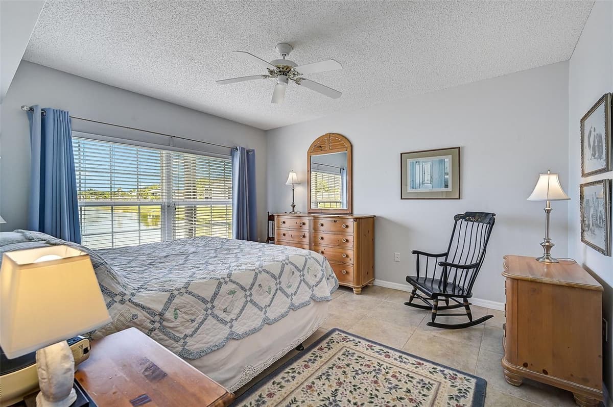 4215 CADDIE DRIVE — photo 8 of 52