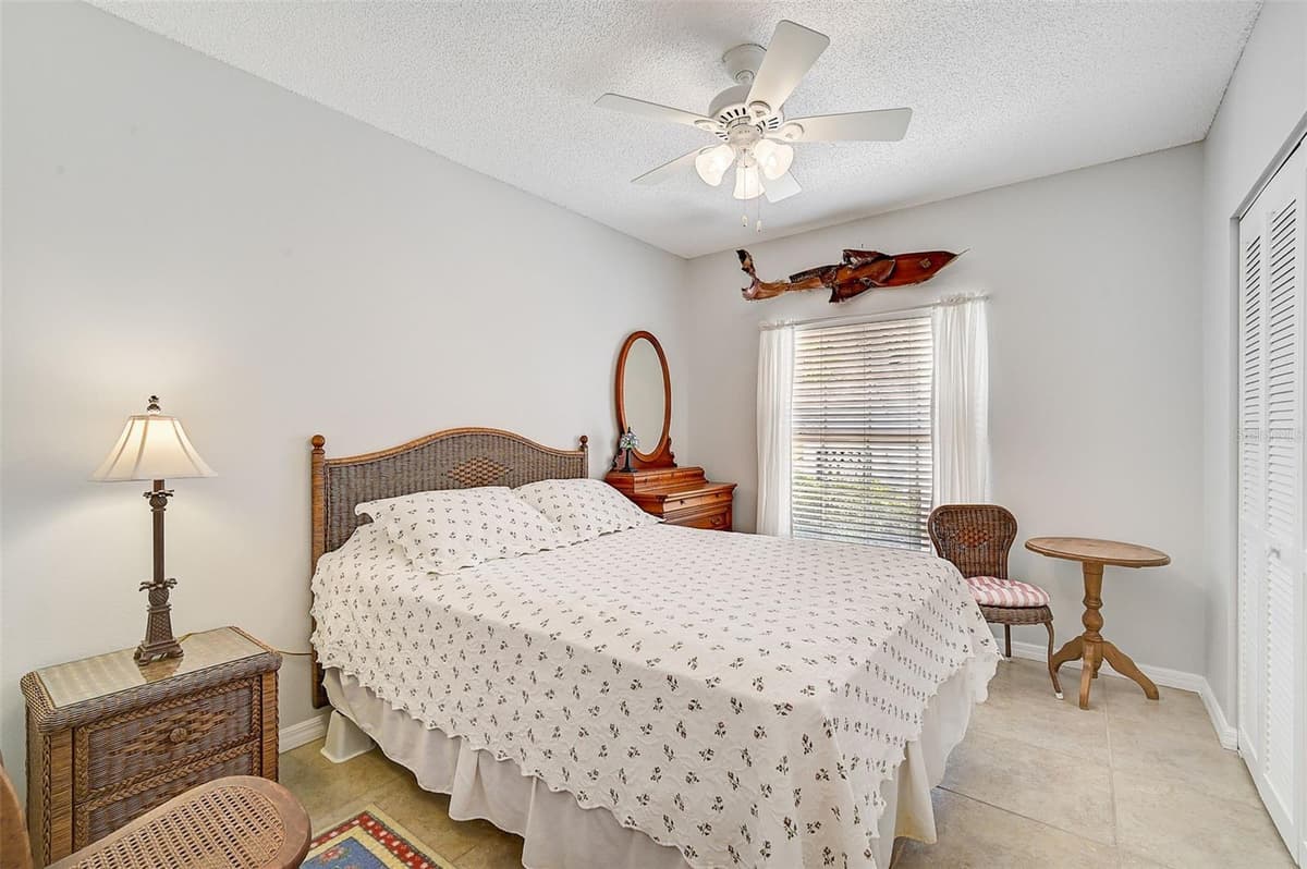 4215 CADDIE DRIVE — photo 12 of 52