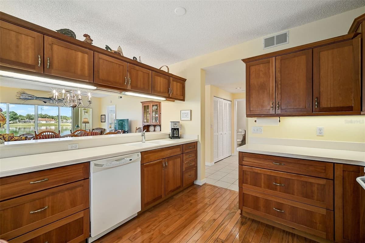 4215 CADDIE DRIVE — photo 21 of 52