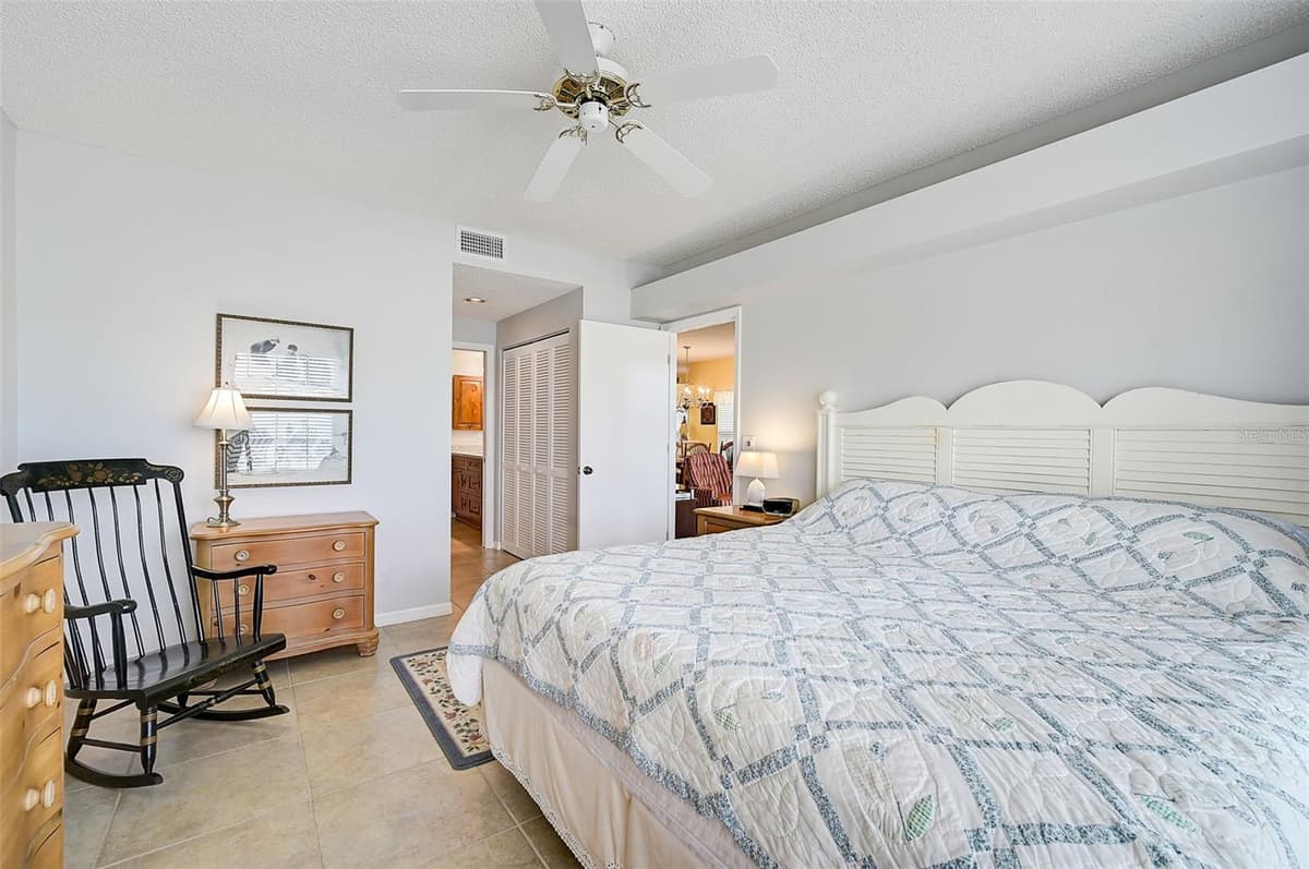 4215 CADDIE DRIVE — photo 7 of 52