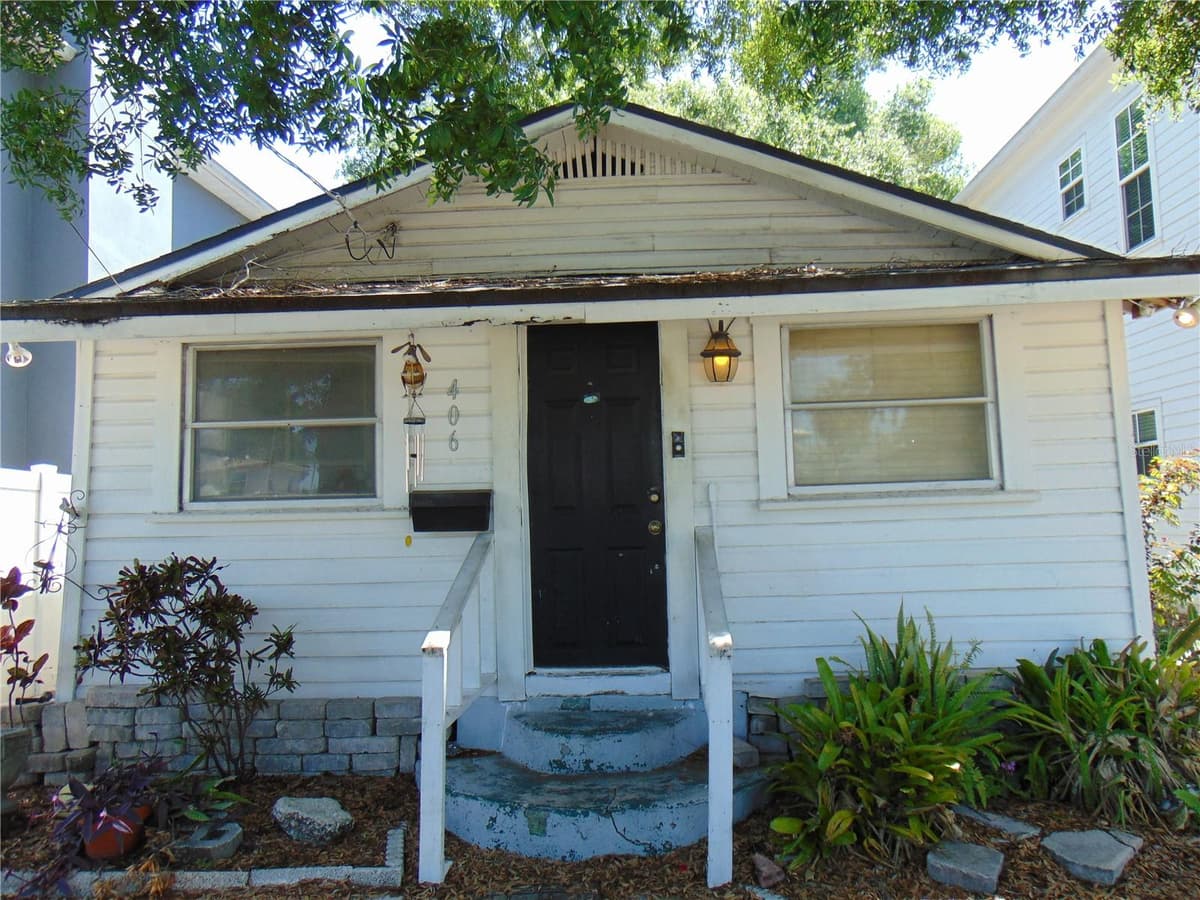 406 ORLEANS AVENUE — photo 1 of 11