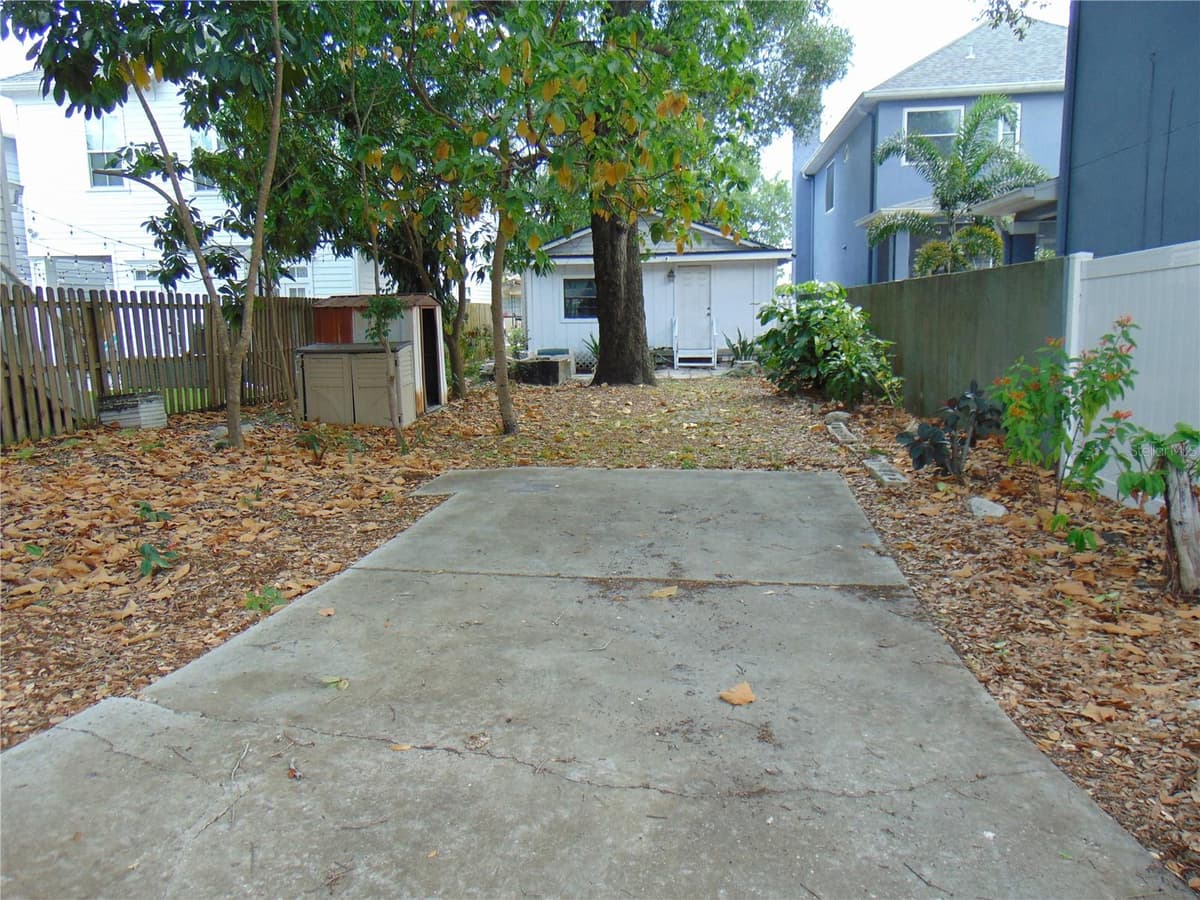 406 ORLEANS AVENUE — photo 2 of 11