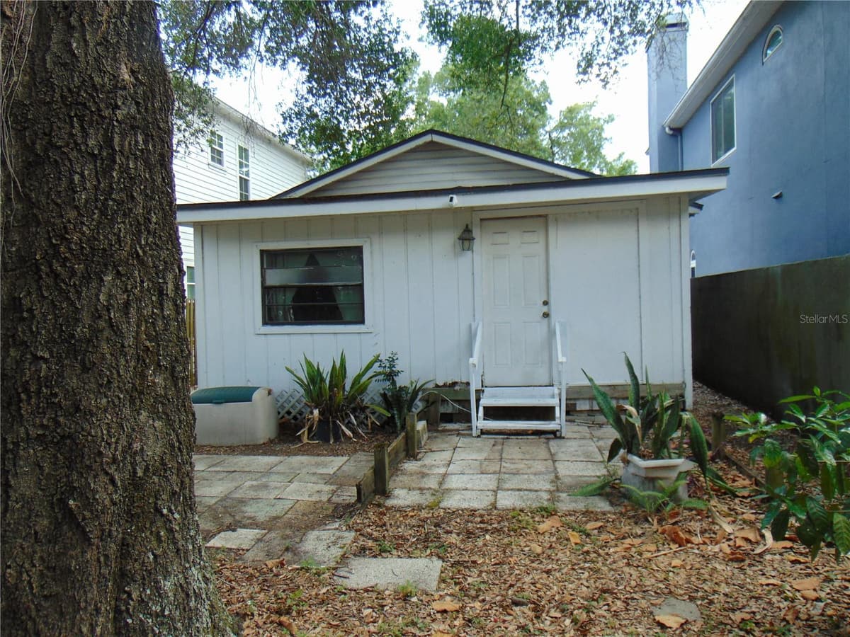 406 ORLEANS AVENUE — photo 10 of 11