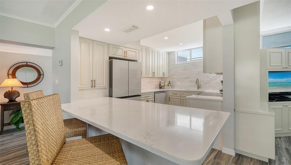100 SANDS POINT ROAD — photo 15 of 49