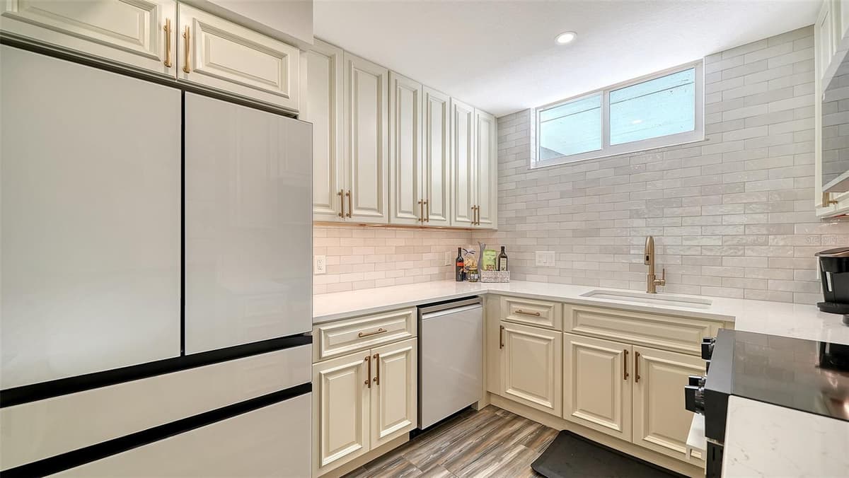 100 SANDS POINT ROAD — photo 17 of 49