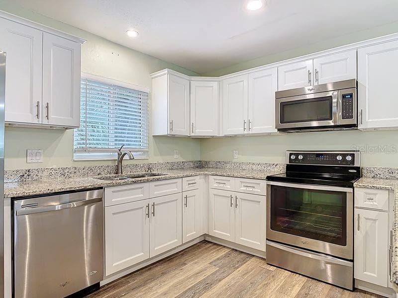 7 CRANDELL COURT — photo 11 of 30