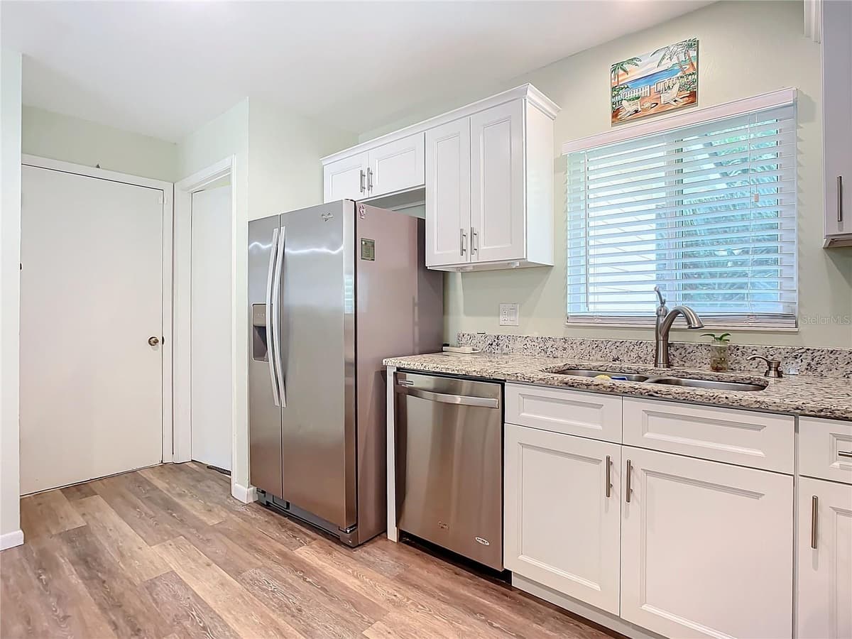 7 CRANDELL COURT — photo 12 of 30