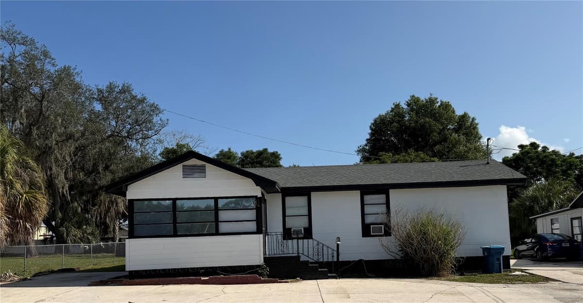 26 POLK AVENUE — photo 1 of 8