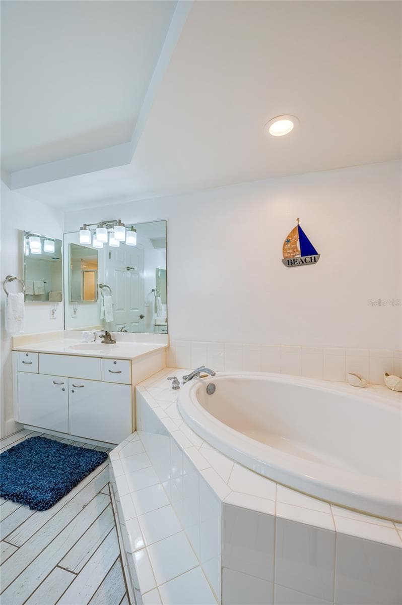 4575 ATLANTIC AVENUE — photo 16 of 28